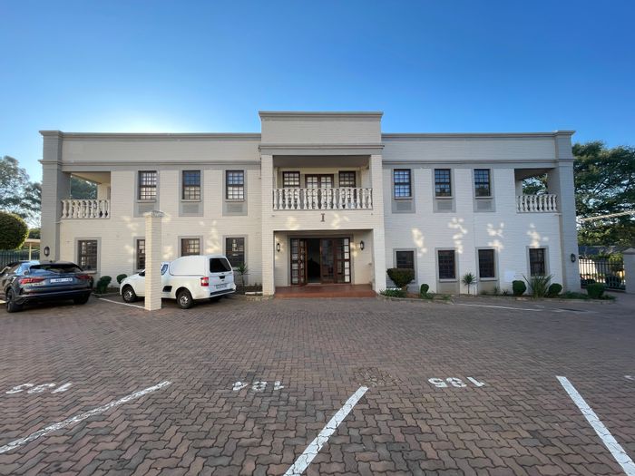 Eastgate Office To Rent: Spacious layout, 12 parking bays, ideal for diverse businesses.