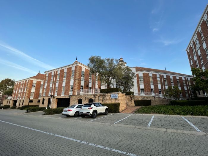 Office to rent in Fourways Golf Park with golf course access and 24-hour security.