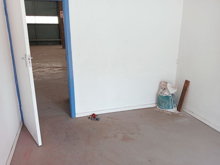 Industrial space to rent in Westmead with 3-phase power and roller doors.