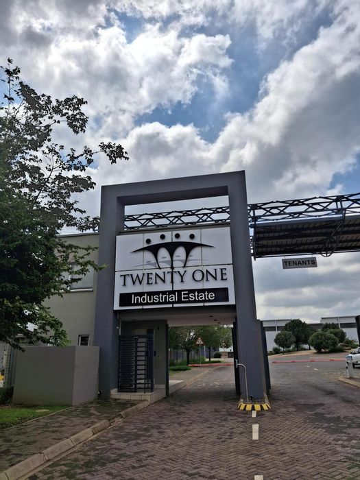 Industrial warehouse in Olifantsfontein, 24-hour security, close to OR Tambo. To Rent.