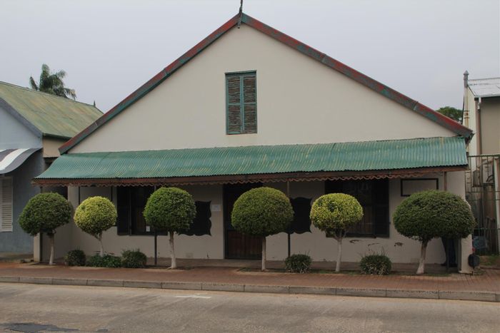 Commercial property for sale in Clanwilliam Central with restaurant potential and large garden.