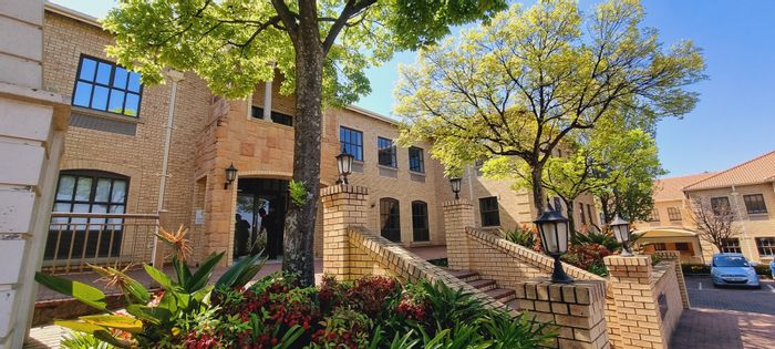 Bryanston Office To Rent: 20 offices, kitchen, near shopping and schools.