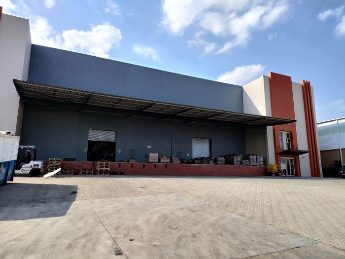 Industrial space to rent in Cosmo Business Park with high eaves and ample amenities.
