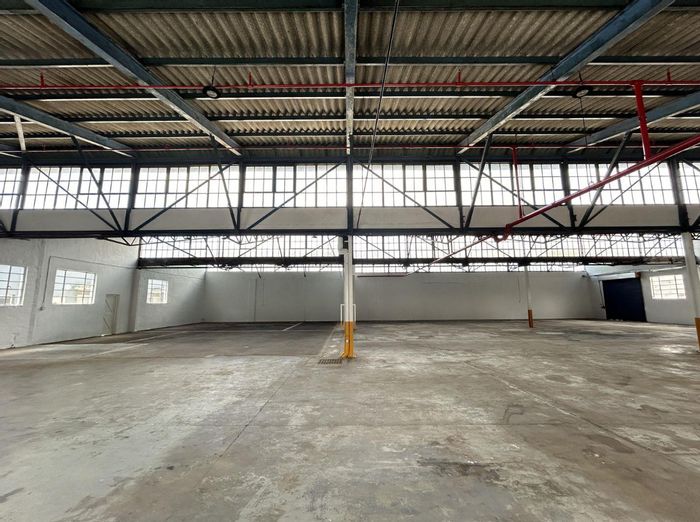 Industrial factory in New Germany to rent: 961 m², 3-phase power, roller doors.