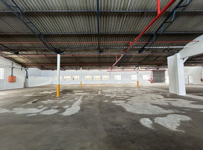 Industrial factory in New Germany to rent, 961 m², 3-phase power, roller doors.