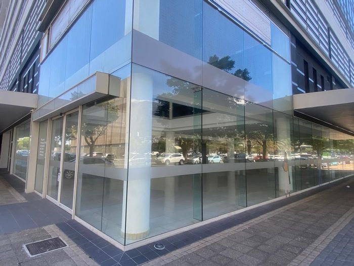 Retail space to rent in Foreshore: showroom, workshop, parking, and easy access.