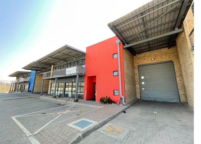 Industrial property in North Riding to rent, featuring 464m² warehouse and 24/7 security.