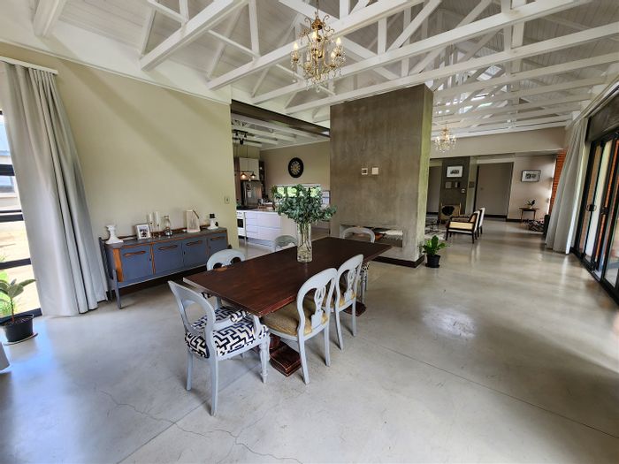 For Sale: House in Randjesfontein AH with garden, staff quarters, and entertainment spaces.