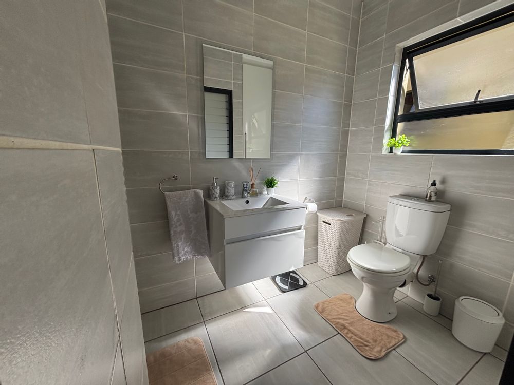 Main En-Suite Bathroom