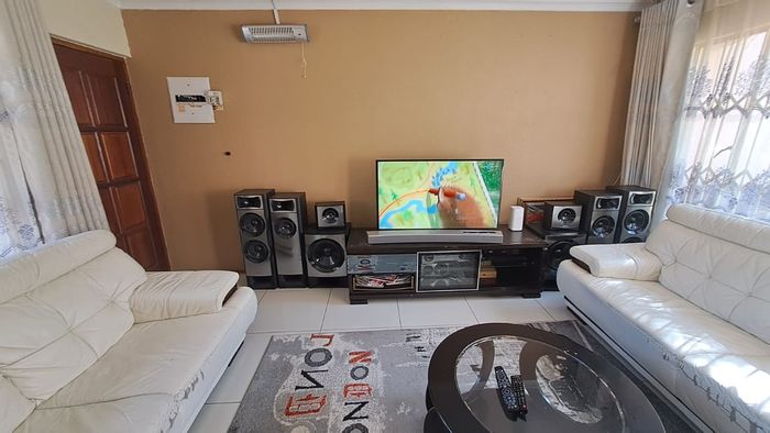 For Sale: 3-Bedroom Townhouse in Country View with 24-hour security and parking.