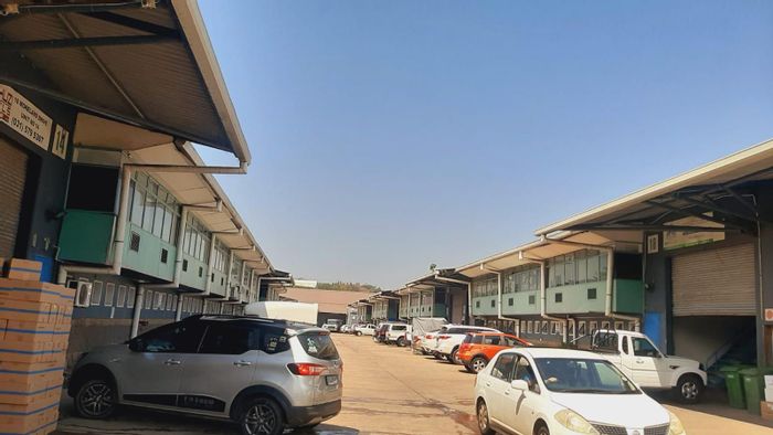 Industrial Park in Red Hill To Rent: 491 m² with 24-hour security access.