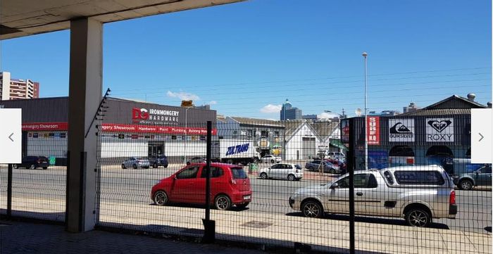 Commercial Showroom/Retail Space To Rent in North Beach, 460 sqm with office amenities.