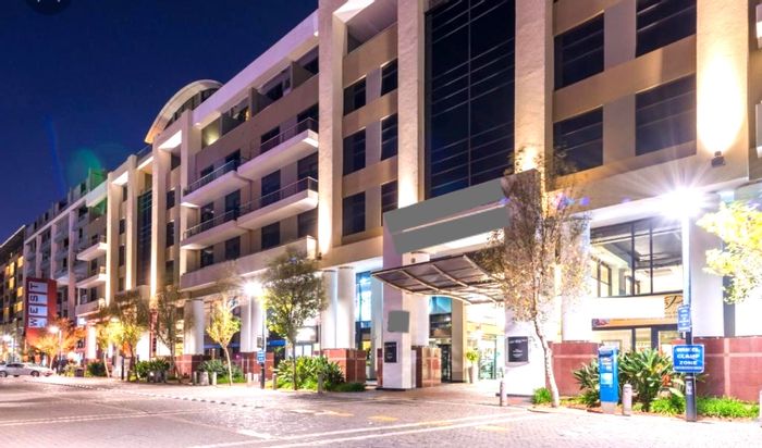 For Sale: Office in Umhlanga Ridge with 6 offices, boardroom, and prime visibility.