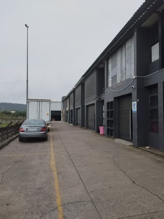 Industrial unit to rent in Inanda with loading platform and 24-hour security.