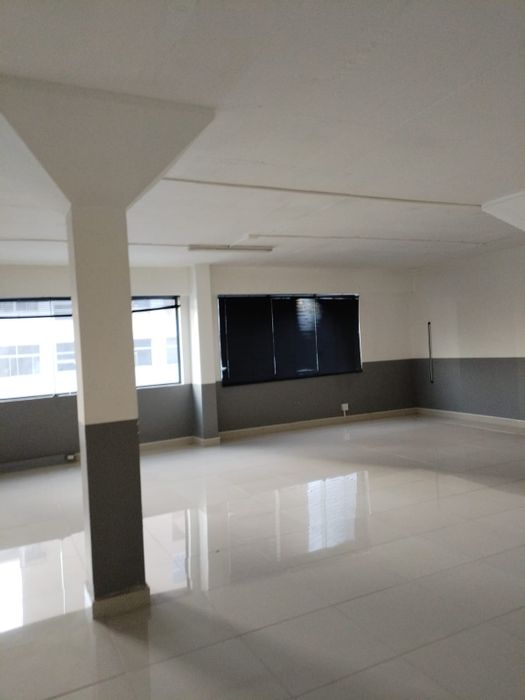 Industrial office space for rent in South Beach, 144m², close to ICC.