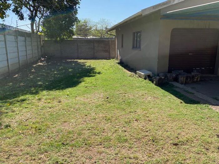 Avoca Office To Rent: 200m² space, secure storage, automated gate, large yard.