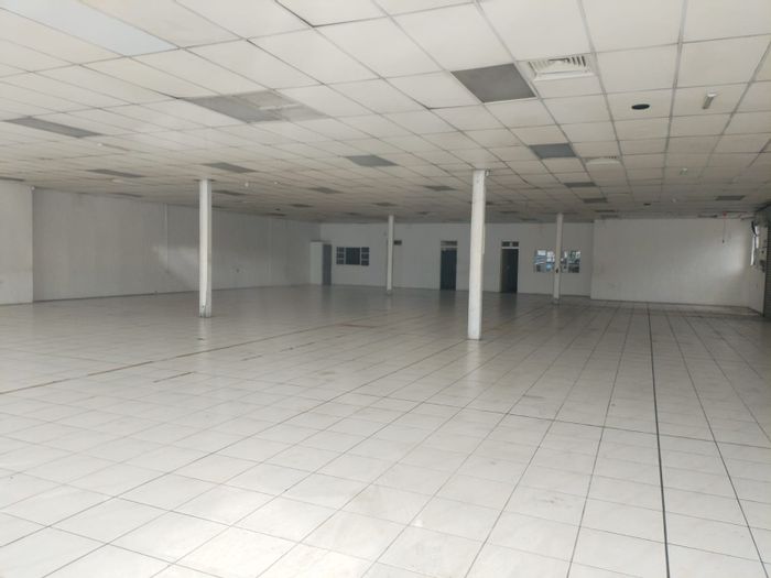 Retail space to rent in Durban Central, 500m2 showroom with high foot traffic.