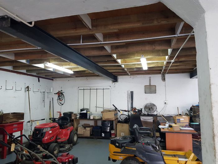 185m² Industrial Factory to Rent in Glen Anil with Roller Door Access.