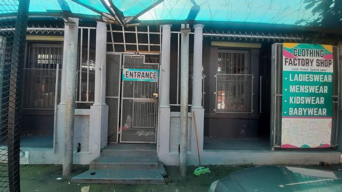 Industrial space to rent in Greyville, 160 m², secure with 24-hour security.