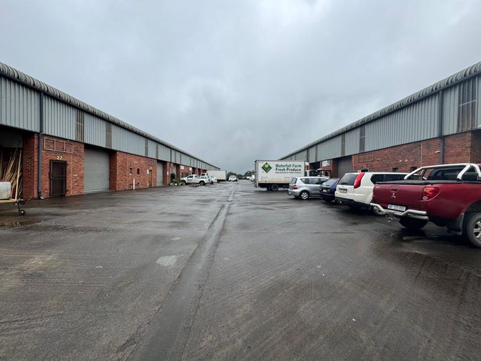 Industrial unit to rent in Waterfall: 223m², 3-phase power, easy access.