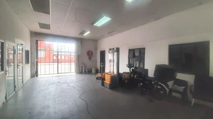 Industrial Space To Rent in North Beach: Office, high ceilings, and natural light.