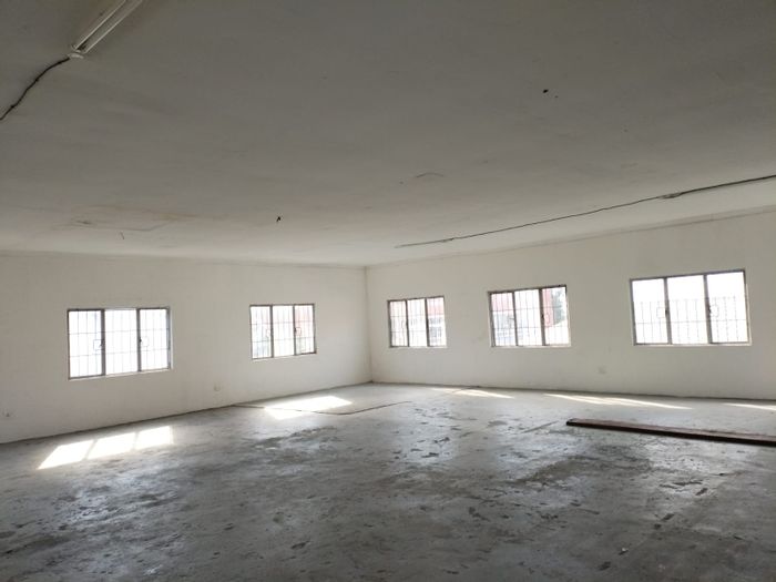 Industrial warehouse in Windermere To Rent: office space, loading access, secured premises.