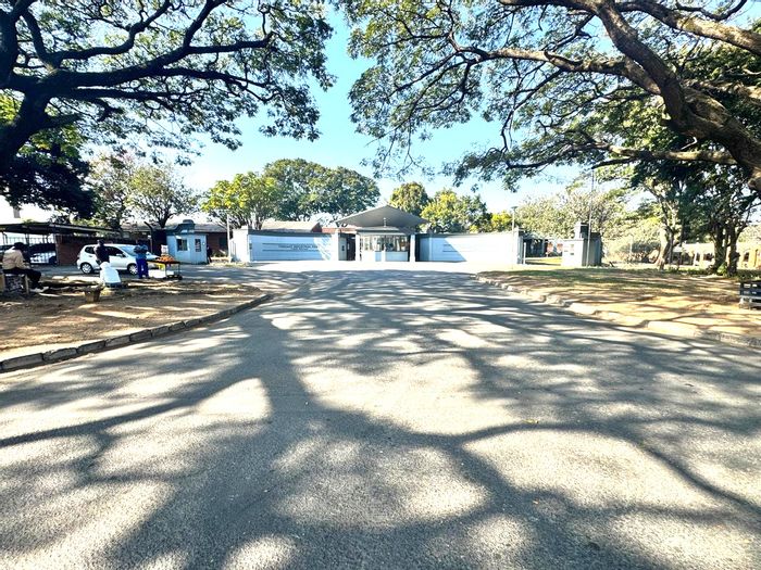 Office To Rent in Tongaat Industrial: 24/7 security, ample parking, close to airport.