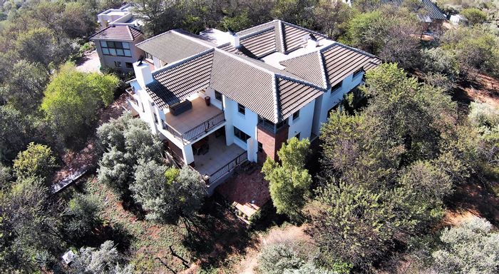 For Sale: House in Vaal de Grace Nature Estate, 5 suites, golf course access.