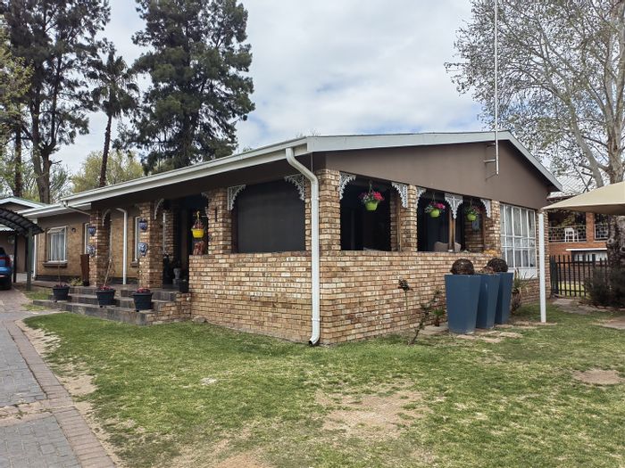 House for Sale in Parys Central: 3 beds, 2 cottages, river access, office/study.