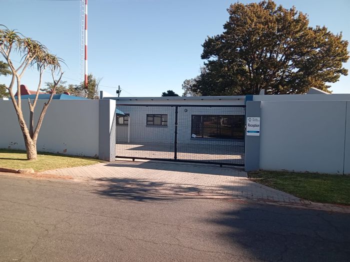 Commercial office space to rent in Monument with street frontage and secure parking.
