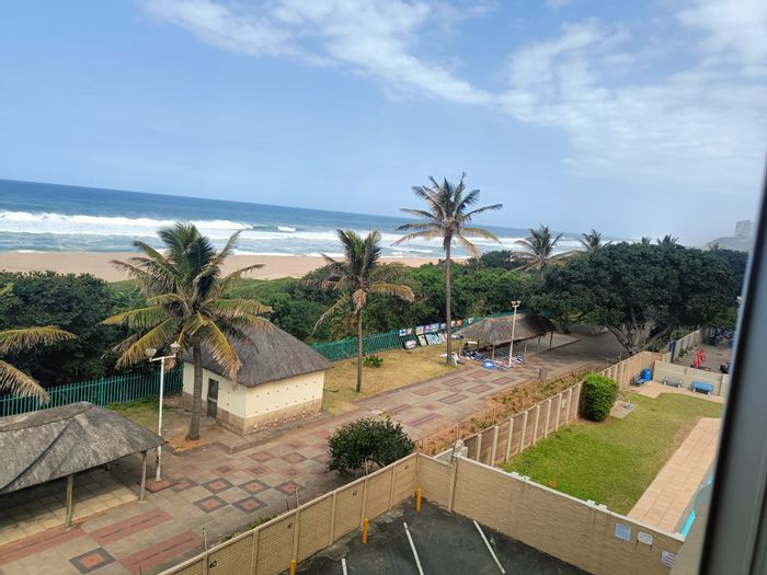 For Sale: Sea view flat in Amanzimtoti Central, steps from main beach.