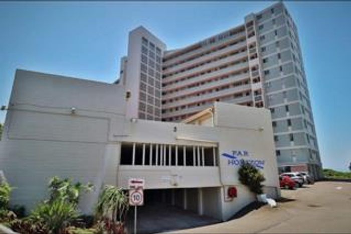 For Sale: Flat in Amanzimtoti Central with sea views, garages, and two bathrooms.