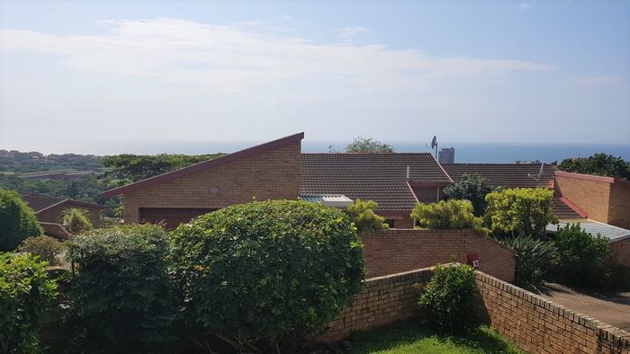 Townhouse To Rent in Amanzimtoti Central with pool, garage, and balcony.