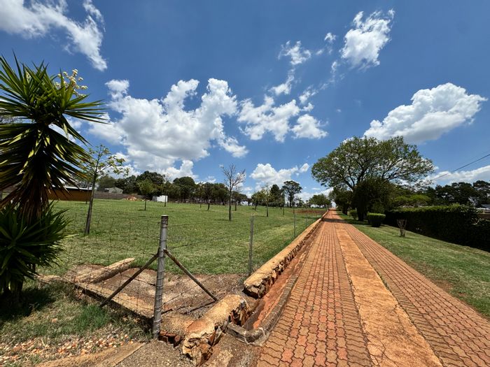 For Sale: Spacious Protea Ridge Small Holding with main house, cottages, pool, and office.