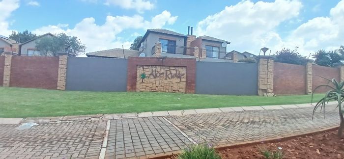 For Sale: 2-Bedroom Apartment in Rangeview with Balcony and Built-in Braai.