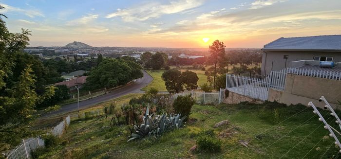 For Sale: House in Monument with pool, granny flat, and top security features.
