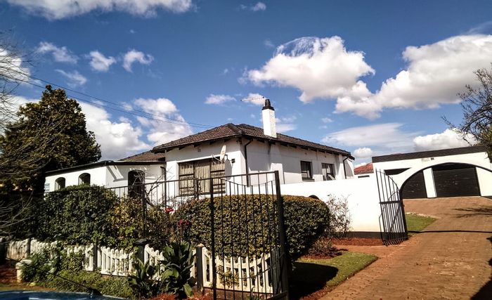 For Sale: House in Roodepoort West with pool, flatlet, and double garage.