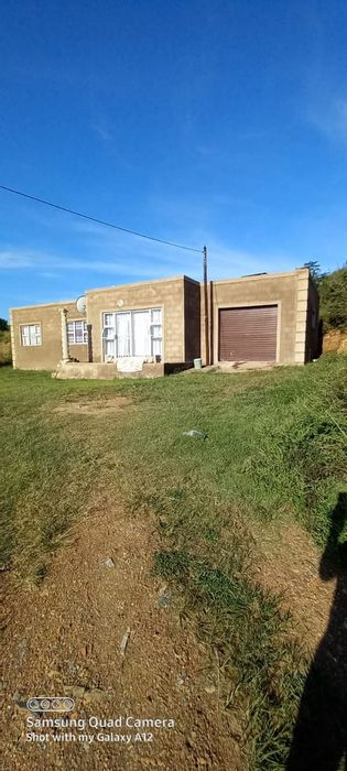 Ehlanzeni House For Sale: 3 bedrooms, open plan kitchen, near amenities.