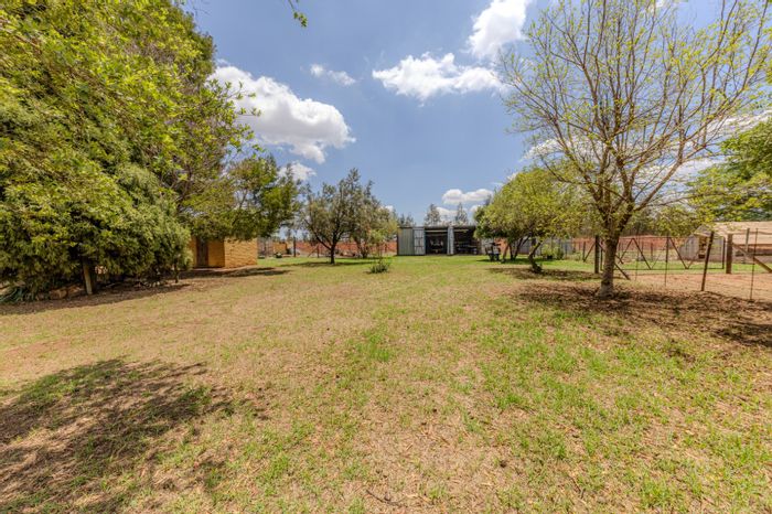 Eldorado Small Holding For Sale: 7 rental homes, pecan orchard, equestrian facilities.