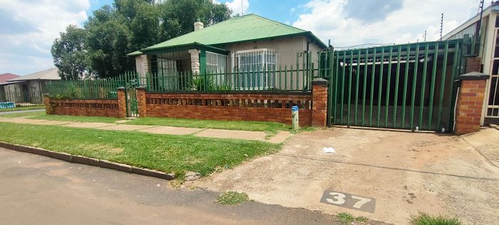 For Sale: Two Houses in Krugersdorp West, 5 Bedrooms, Investment Opportunity, Secure Parking.