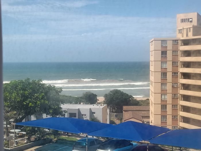 For Sale: Flat in Amanzimtoti Central with sea views, parking, and communal braai.