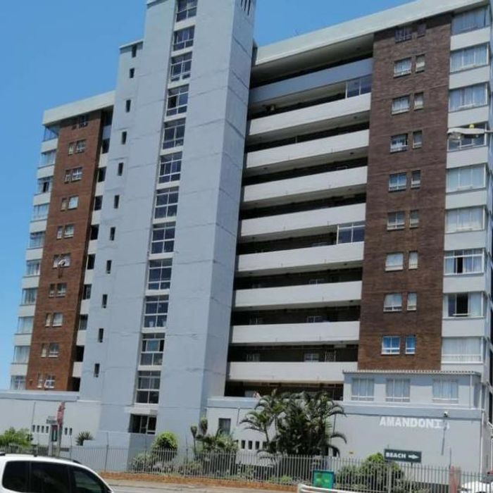 For Sale: Flat in Doonside with sea views, outdoor braai area, near amenities.