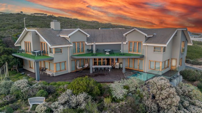 For Sale: House in Moquini Coastal Estate with 7 bedrooms, ocean views, and crypto option.