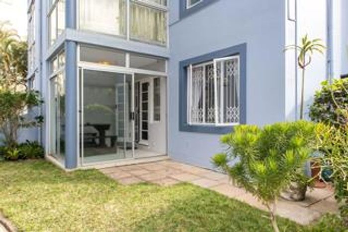 Amanzimtoti Apartment For Sale: 2 beds, pool, gardens, beach access, secure parking.