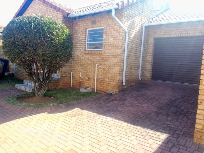 Witpoortjie Townhouse For Sale: 3 bedrooms, pet-friendly garden, near schools and malls.