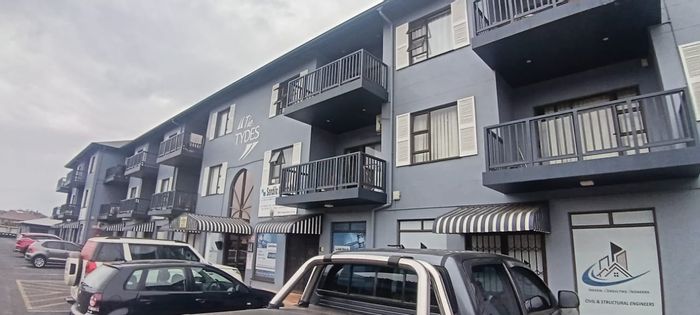 Flat For Sale in Shelly Beach: Pool access, parking, near amenities.