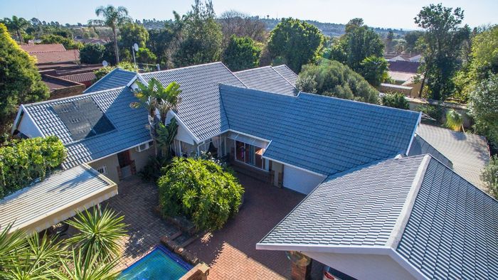 House for sale in Rant En Dal: 4 bedrooms, jacuzzi, spacious garden, parking.