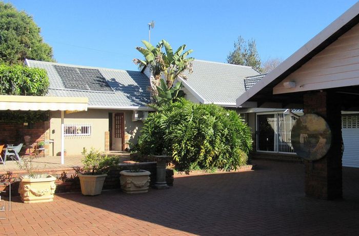 House for sale in Rant En Dal: 4 bedrooms, jacuzzi, spacious garden, parking.