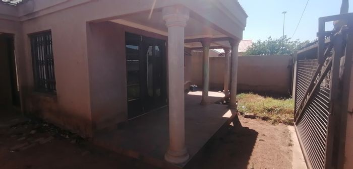 Three-bedroom house for sale in Stretford with garage and essential amenities nearby.