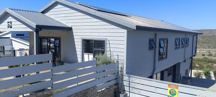 Seemeeu Park House For Sale: 6 Bedrooms, Eco-Friendly, Near Beach & Amenities.